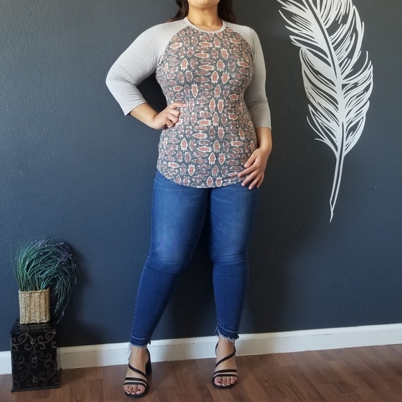 LulaRoe Baseball Top - Picture 1 of 7